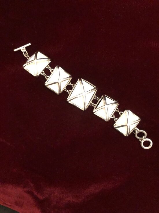 Jewelry - Vintage silver-crossed mother of pearl bracelet